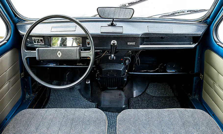 Das Cockpit des Renault 4.
