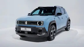 Der Renault 4 E-Tech statisch von schräg vorne links in einem Studio. - Foto: Renault