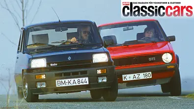 Renault 5 Alpine Turbo und VW Golf GTI fahrend von vorne - Foto: AUTO ZEITUNG
