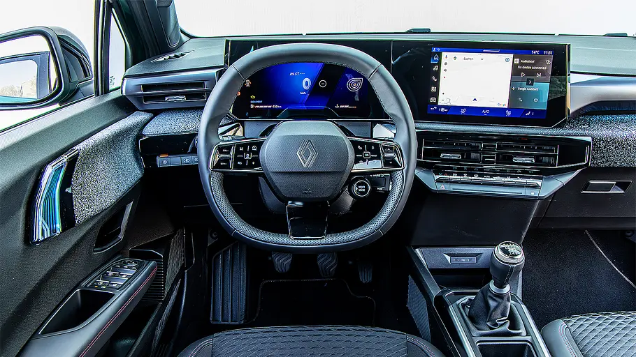 Renault Clio Blick auf die Armaturen im Innenraum des Renault Clio.