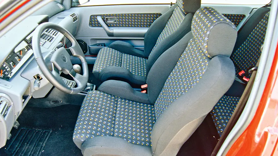 Die Sitze des Renault Clio 16V.