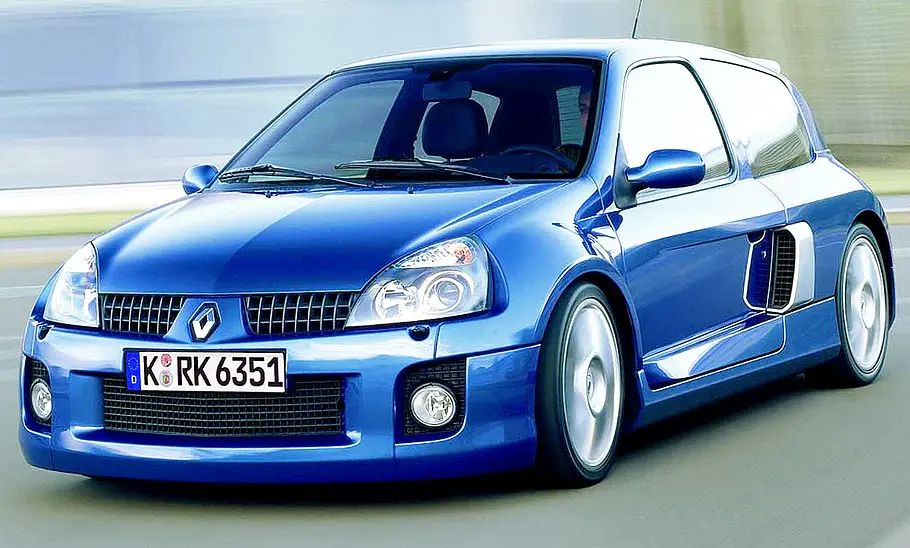 Renault Clio V6 Der Renault Clio V6 fahrend von vorne.
