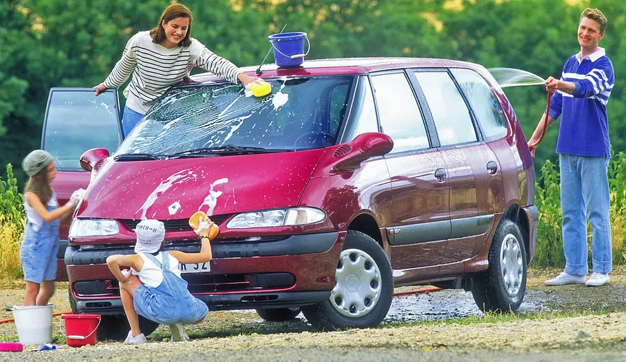 Der Renault Espace stehend von vorne
