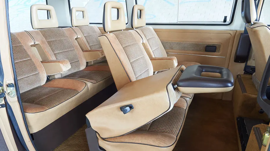 Die zweite und dritte Sitzreihe im VW T3 Caravelle.