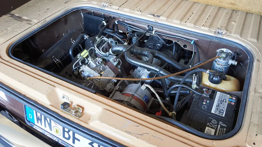 Der Motor im VW T3 Caravelle.