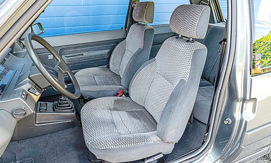 Renault 5 Der Renault 5 Innenraum, man sieht die Sitze.