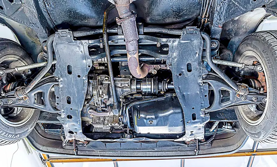 Renault 5 Renault 5 Unterboden mit Motor.
