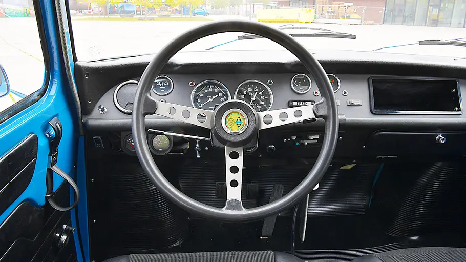 Renault 8 Gordini Das Cockpit des Renault 8 Gordini.