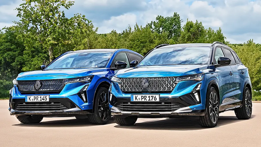 Renault Rafale/Renault Austral Blick von schräg vorne auf die beiden Hybrid-SUV Renault Rafale und Renault Austral.