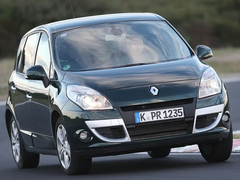 Renault Scénic: Dritte Generation (ab 2009) renault scénic kompaktvan gebrauchtwagen zweite Generation front fahraufnahme