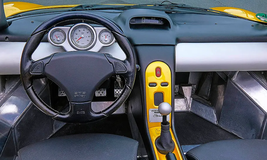 Das Cockpit des Renault Sport Spider.