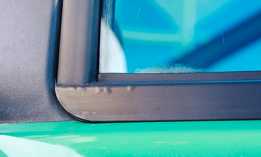 Die Fensterschacht-Dichtungen des Renault Twingo 1.