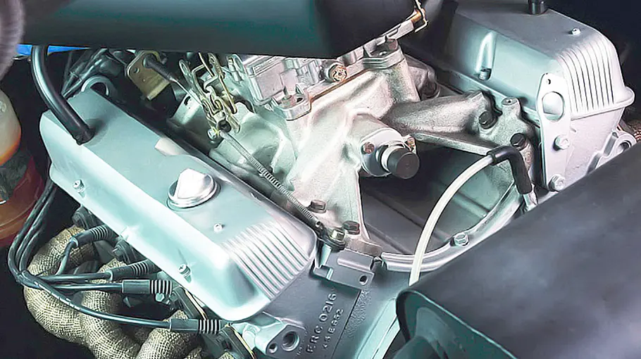 Der Motor des Renault Twingo V8 von Lazareth.