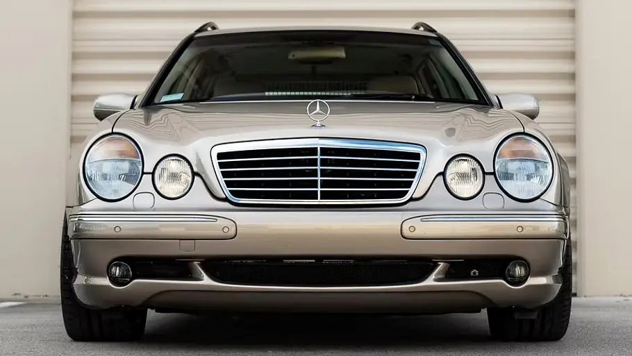 Renntech-Mercedes E60 Kombi, fotografiert von