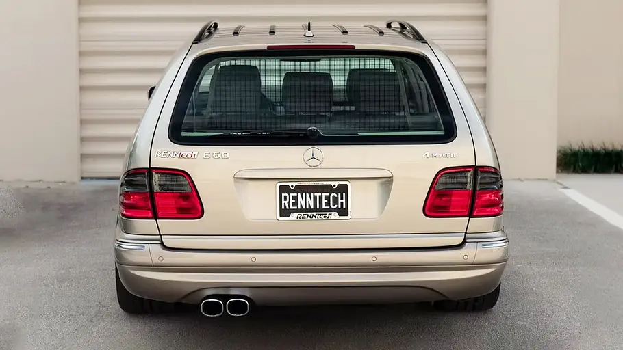 Renntech-Mercedes E60 Kombi, fotografiert von hinten.