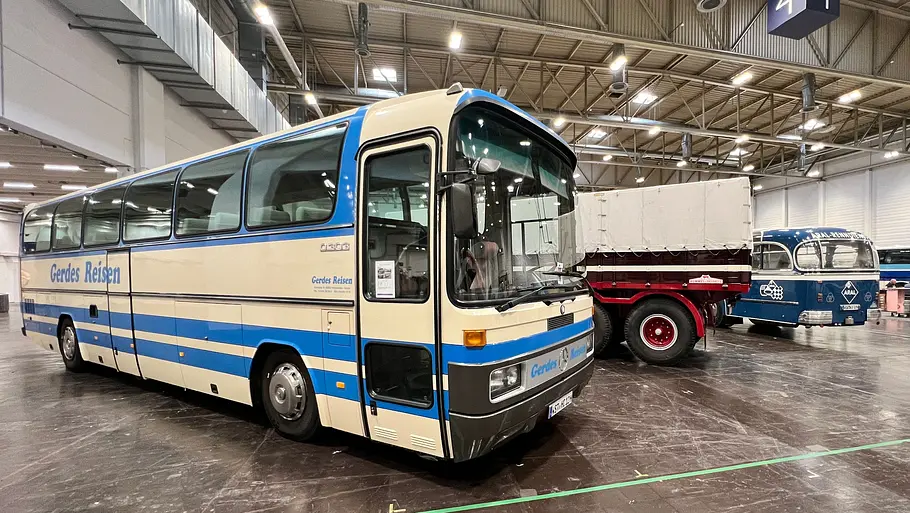 Mercedes O303 Mercedes O303 statisch von schräg vorne fotografiert.