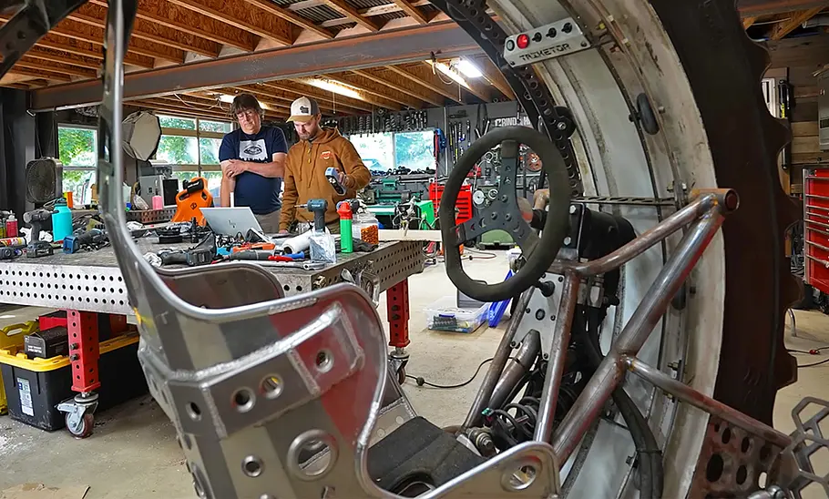 Das Cockpit des Farm-Monster-Trike.