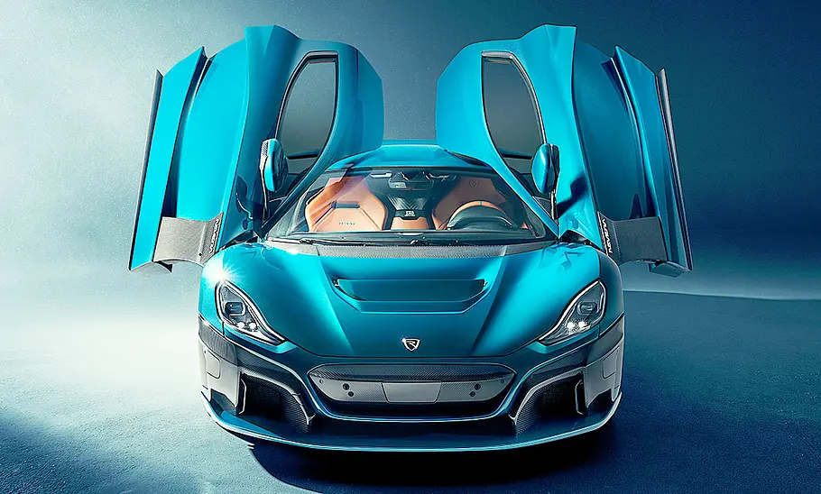 Rimac Nevera (2021); Supersportler; Hypercar; Elektroauto; stehend; Außenansicht; Frontalsicht; geöffnete Türen; Schmetterlingstüren