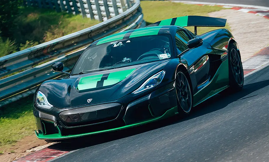 Rimac Nevera (2023); Supersportler; Hypercar; Elektroauto; fahrend; Außenansicht; Frontansicht