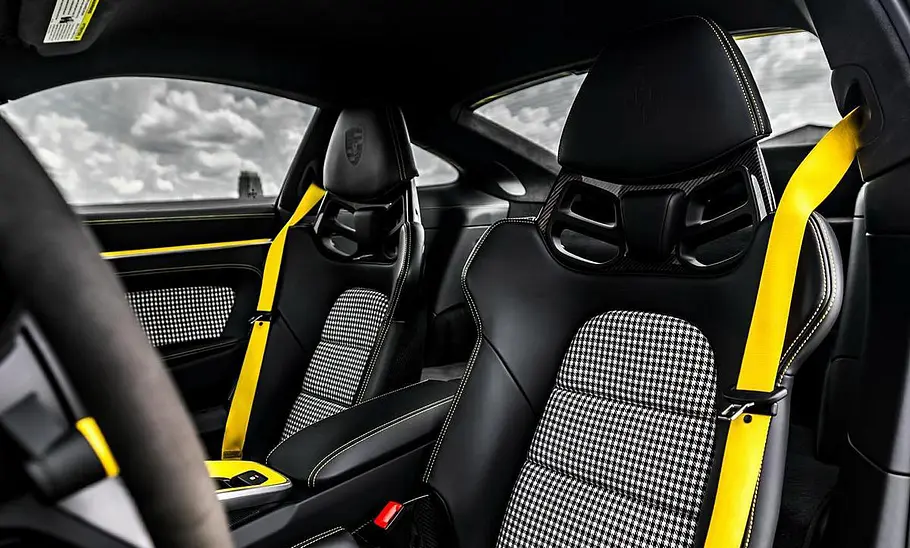 Die Sitze des Porsche 911 Turbo S RS Edition.