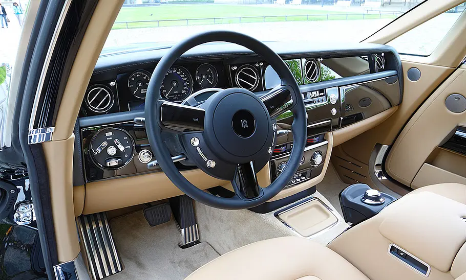 Das Cockpit des Rolls-Royce Phantom Coupé.