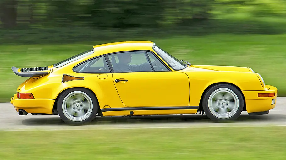 Der Ruf CTR fahrend von der Seite fotografiert.