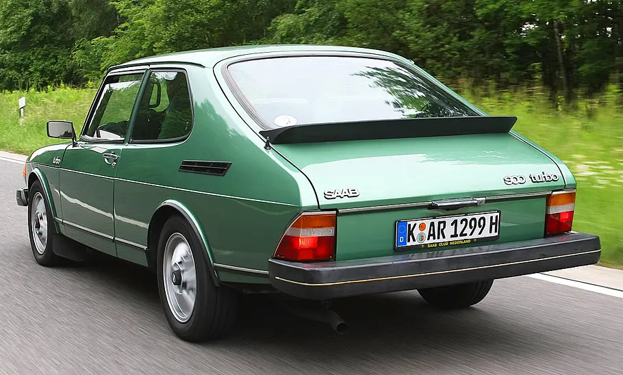 Saab 900