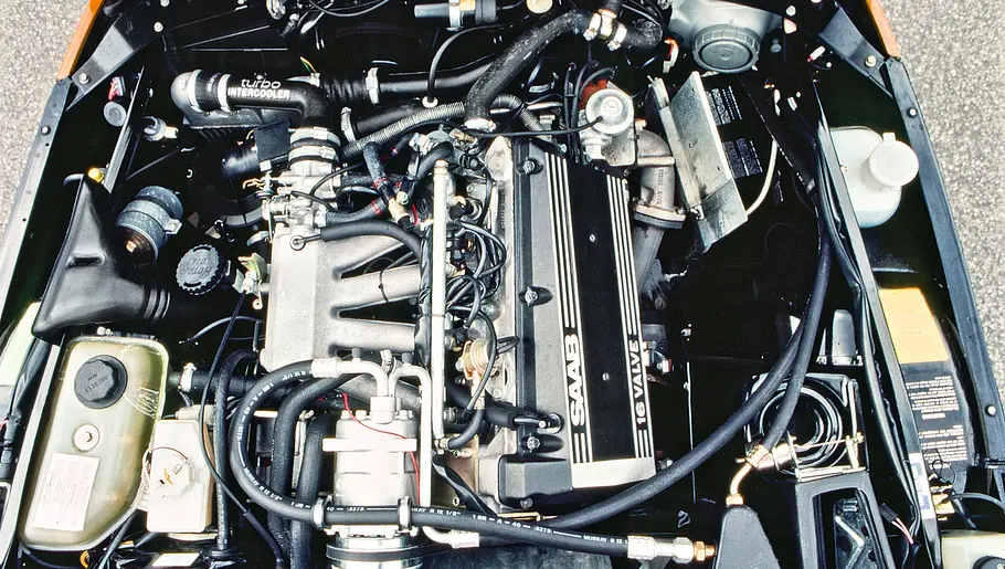 Der Motor des Saab 900 Turbo 16 S