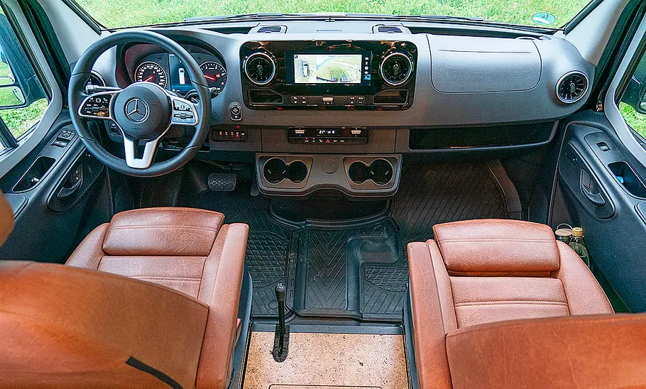 Sam the Van (2025) Cockpit des Sam the Van (2025).