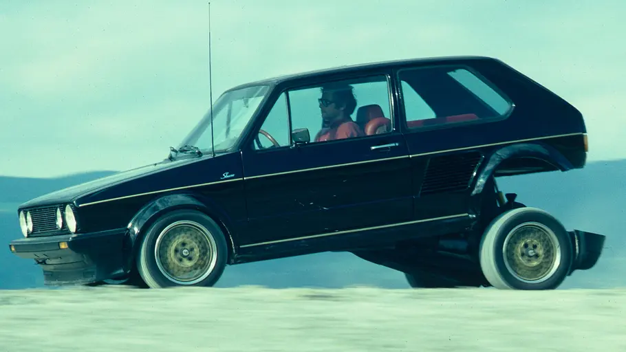 Der Sbarro Golf Turbo fahrend seitlich