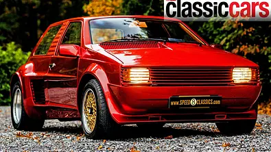 Der Sbarro Super Eight (1984) stehend von schräg vorne. - Foto: Speed 8 Classics