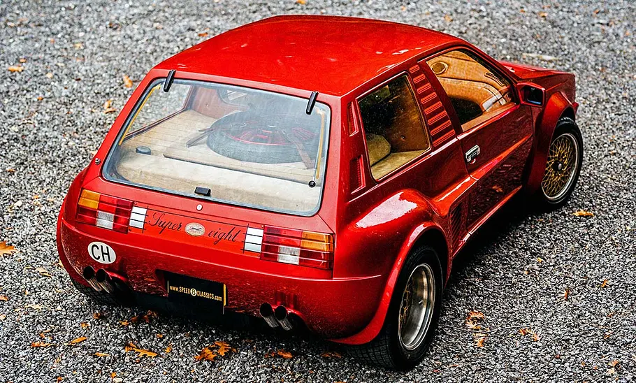 Der Sbarro Super Eight (1984) stehend von schräg hinten.