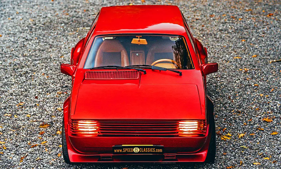 Der Sbarro Super Eight (1984) stehend von vorne.