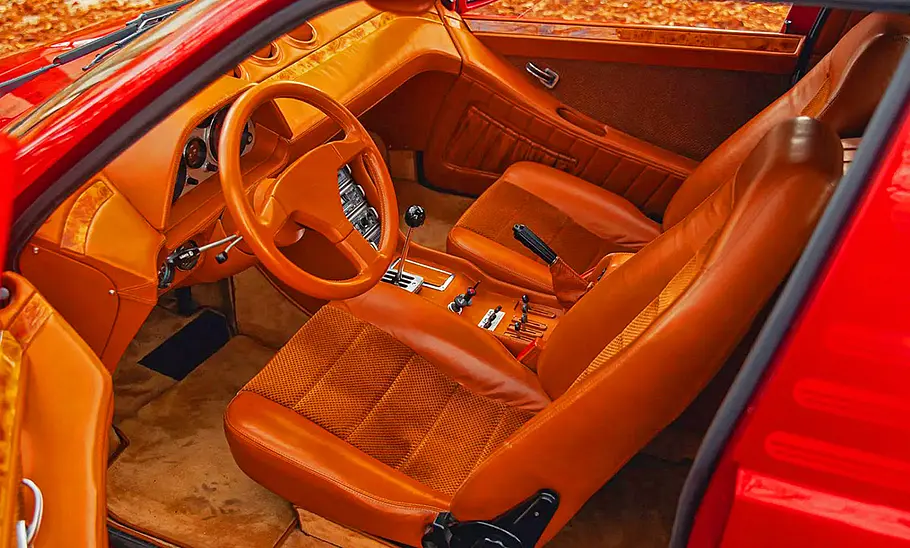 Das Cockpit des Sbarro Super Eight (1984).