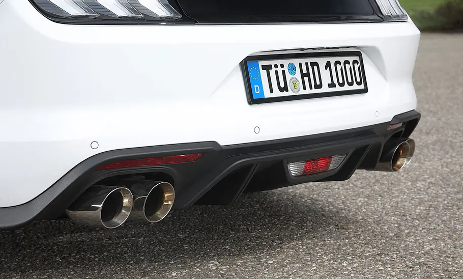 Der Auspuff des Ford Mustang SF700 von Schropp in der Detailaufnahme.