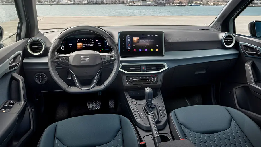 Das Armaturenbrett des Seat Arona Facelift.