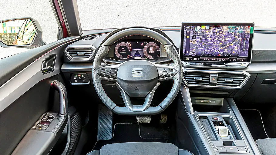 Seat Leon Blick auf die Armaturenlandschaft im Cockpit des Seat Leon.