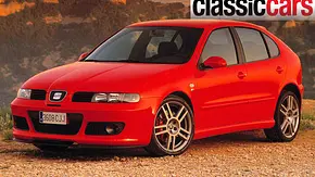 Seat Leon Cupra statisch von schräg vorne fotografiert. - Foto: Seat