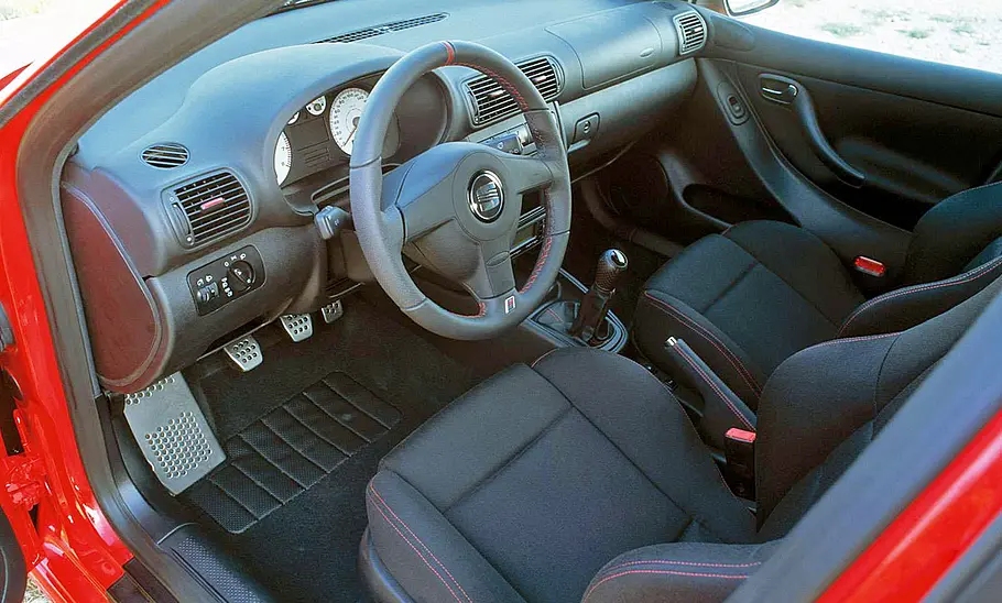 Das Cockpit des Seat Leon Cupra.