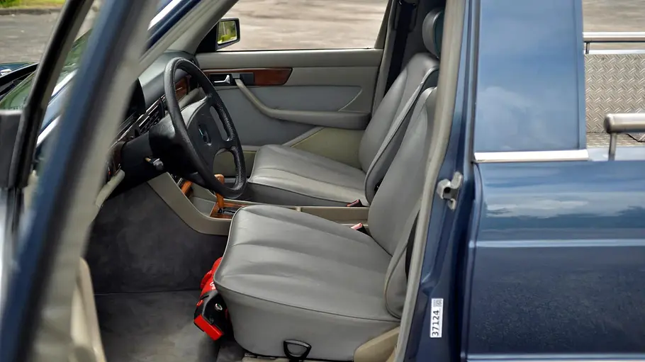Der Innenraum des SGS Mercedes 500 SEL Pickup. 