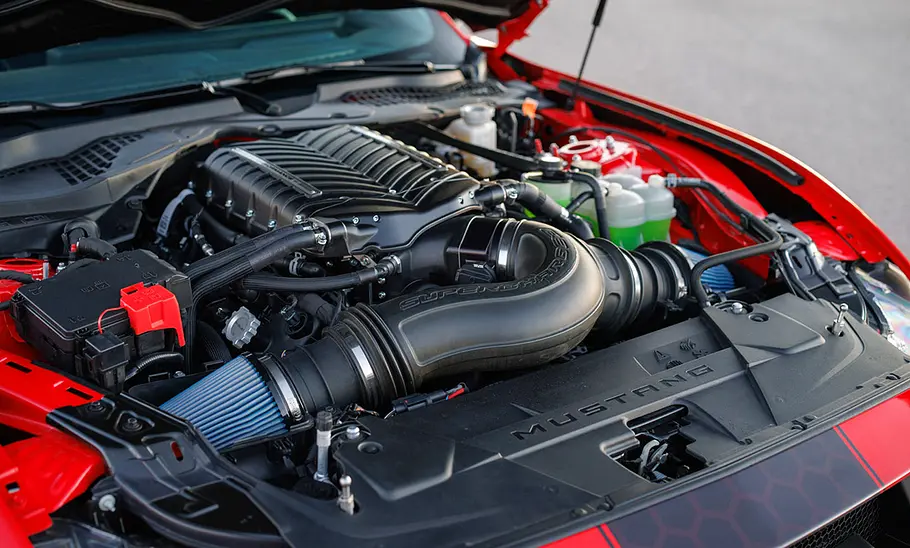 Shelby Super Snake-R (2026) Der Blick in den Motorraum des Shelby Super Snake-R (2026).