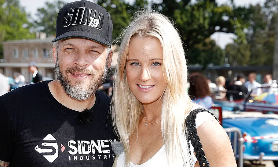 Sidney & Lea Hoffmann nebeneinander stehend fotografiert.