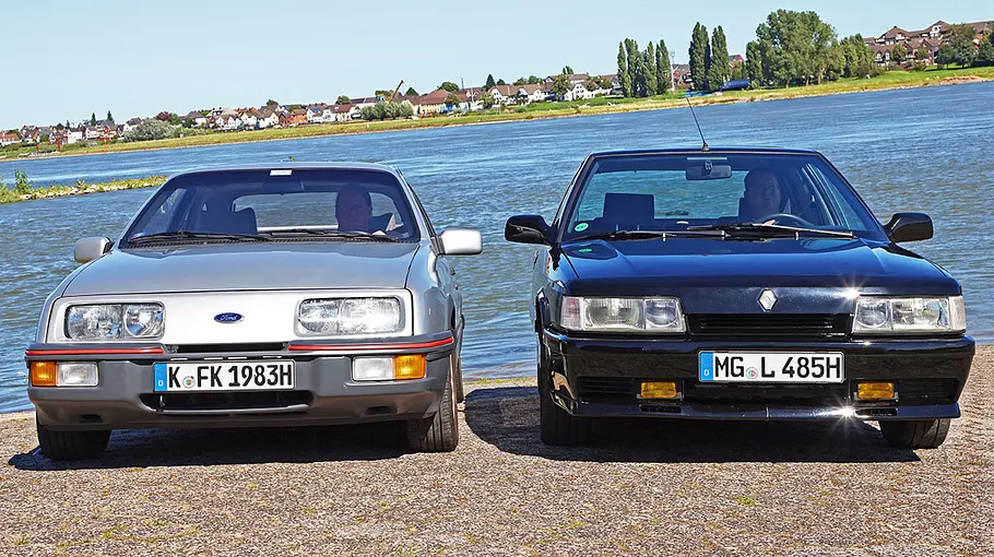 Ford Sierra XR4i und Renault 21 Turbo stehend von vorne