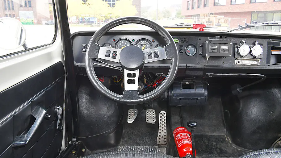 Simca Rallye 2 Das Cockpit des Simca Rallye 2.