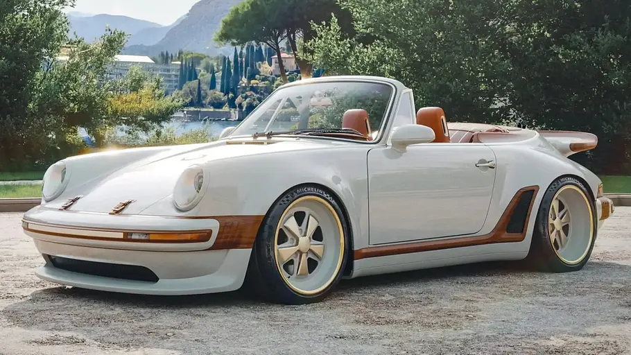 Singer Classic Turbo Cabriolet Das Singer Classic Turbo Cabriolet stehend von schräg vorne