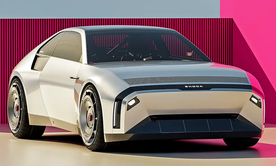 Der Skoda 110 R stehend von schräg vorne.