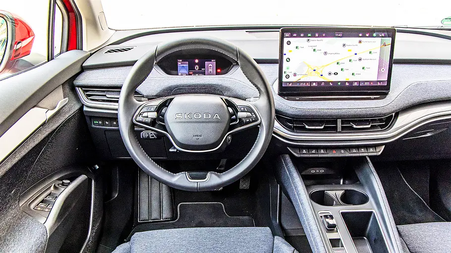 Skoda Elroq Blick auf die Armaturen im Innenraum des Skoda Elroq.