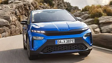 Der Skoda Elroq (2024) fahrend von vorne fotografiert. - Foto: Skoda