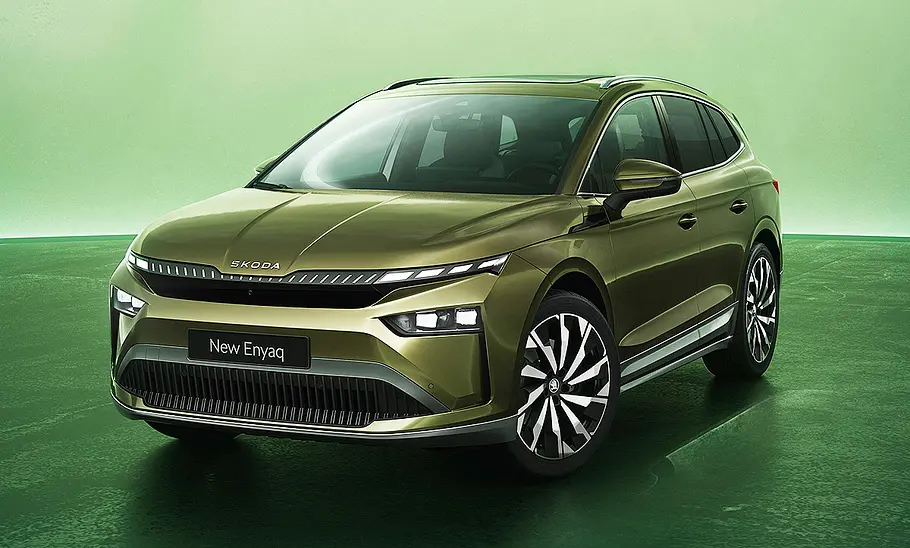 Skoda Enyaq Facelift (2025) Blick von schräg vorne auf das Skoda Enyaq Facelift (2025).