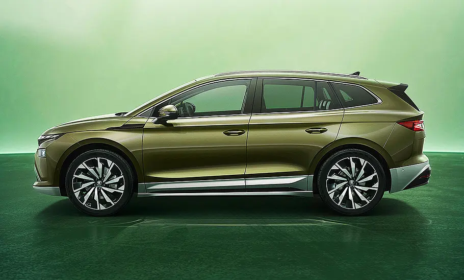 Skoda Enyaq Facelift (2025) Blick von der Seite auf das Skoda Enyaq Facelift (2025).